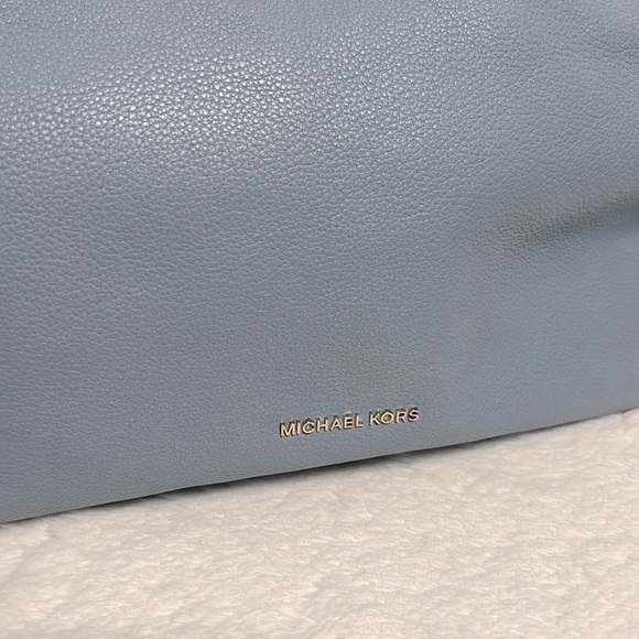 Micheal Kors Raven Large Pebbled Leather Shoulder Bag - Picture 5 of 16